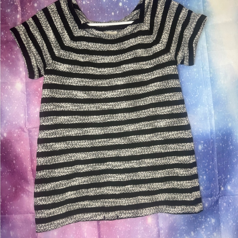 Lou and Grey short sleeve top 🛍